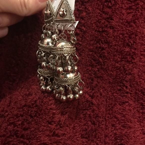 Unique Dazzling Earrings - Picture 4 of 5